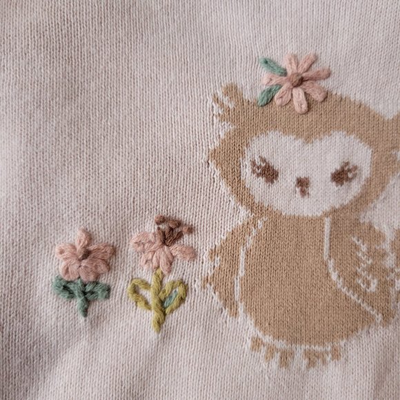 Elegant Baby Girl Jumpsuit with Crochet Flower Detail - Picture 3 of 5